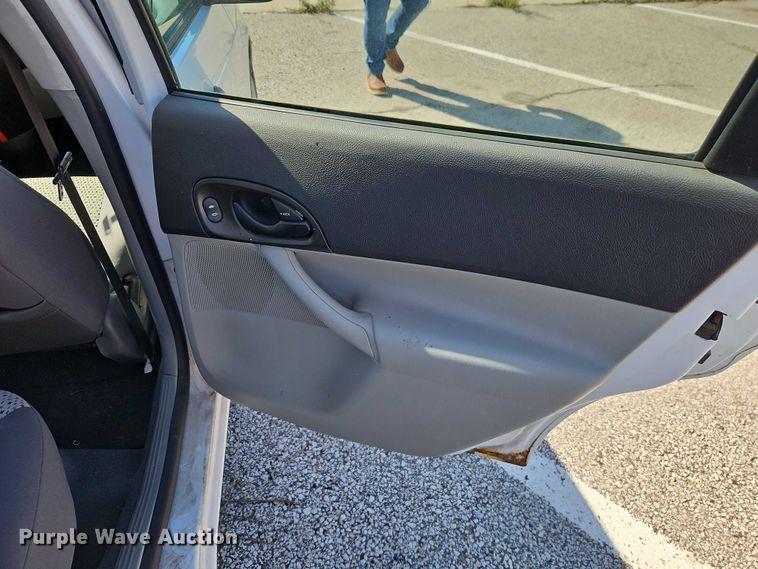 image for item FN5635 2007 Ford Focus ZX4 