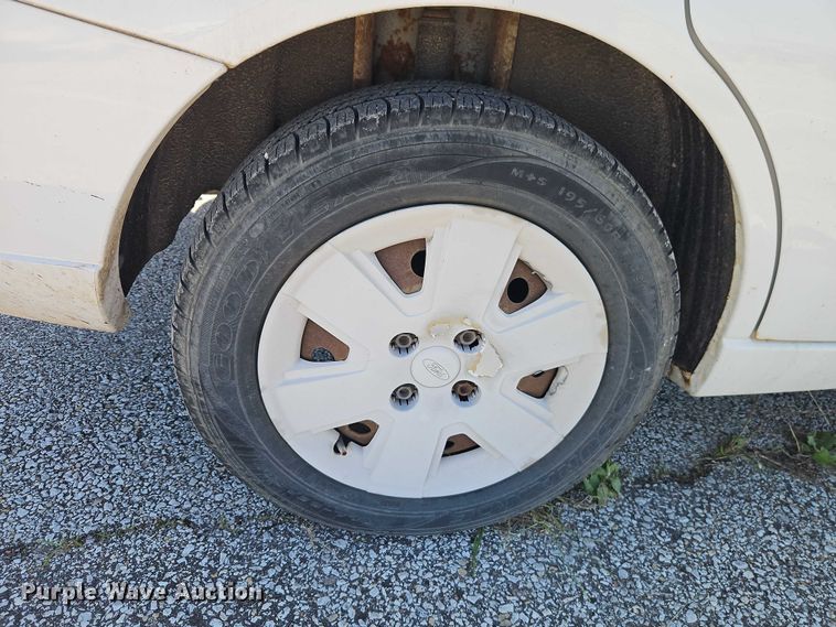 image for item FN5635 2007 Ford Focus ZX4 