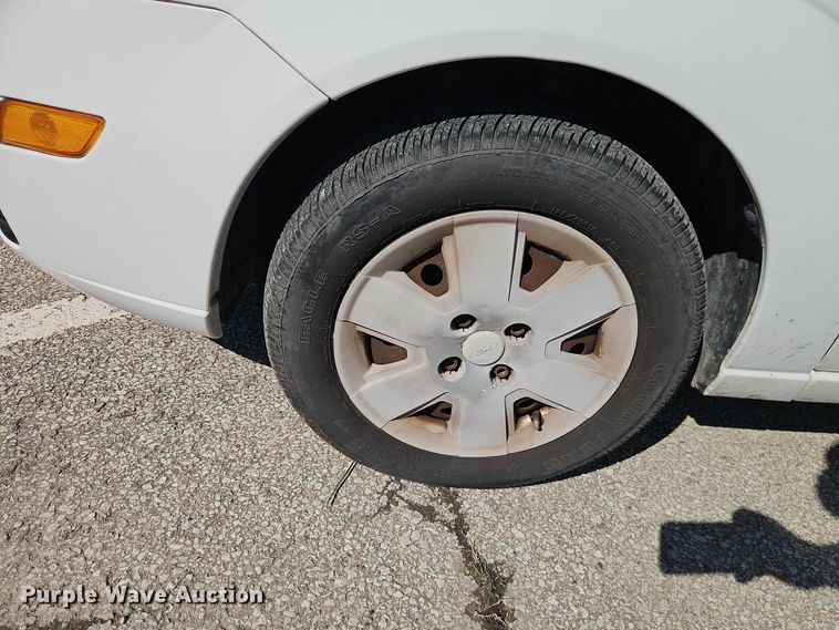image for item FN5635 2007 Ford Focus ZX4 