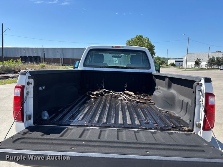 image for item FN5636 2012 Ford F350 Super Duty XL pickup truck