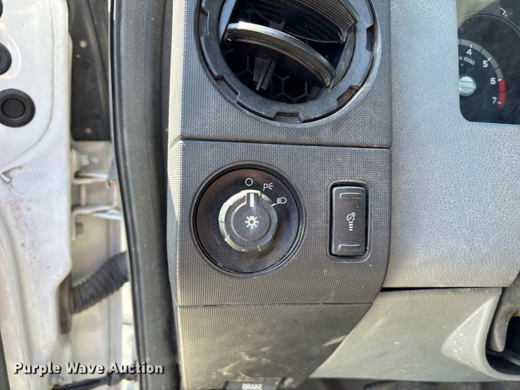 image for item FN5636 2012 Ford F350 Super Duty XL pickup truck
