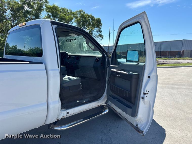 image for item FN5636 2012 Ford F350 Super Duty XL pickup truck