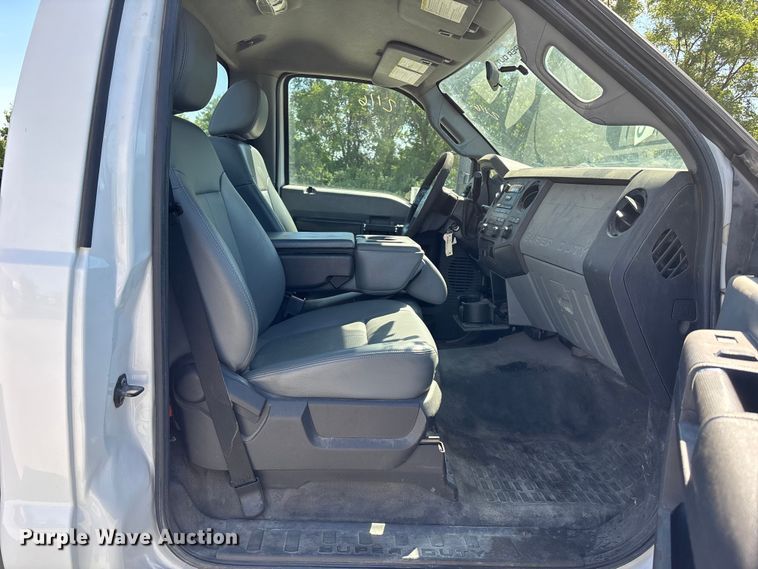 image for item FN5636 2012 Ford F350 Super Duty XL pickup truck