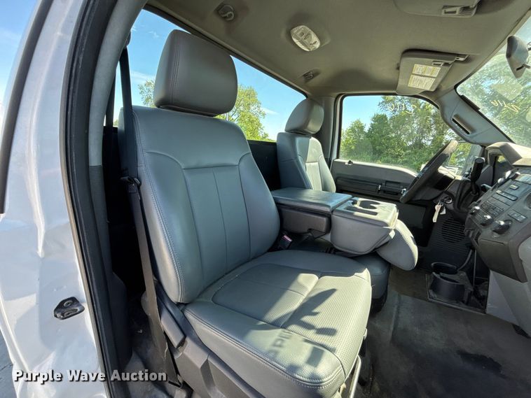image for item FN5636 2012 Ford F350 Super Duty XL pickup truck