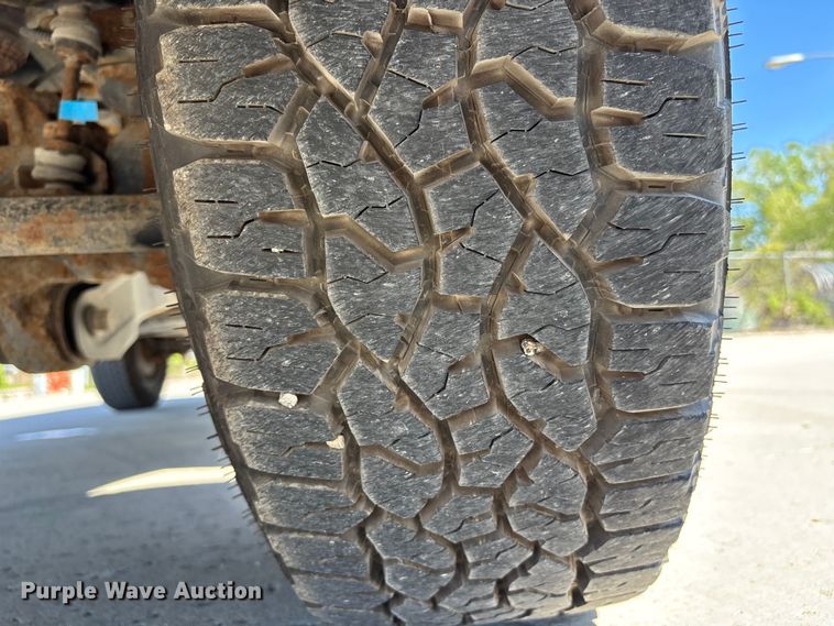 image for item FN5636 2012 Ford F350 Super Duty XL pickup truck