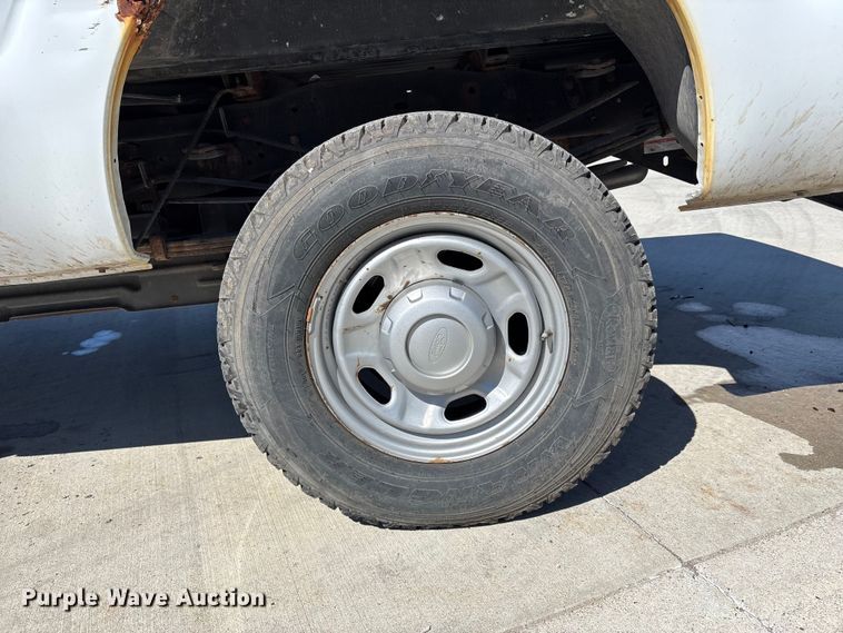 image for item FN5636 2012 Ford F350 Super Duty XL pickup truck