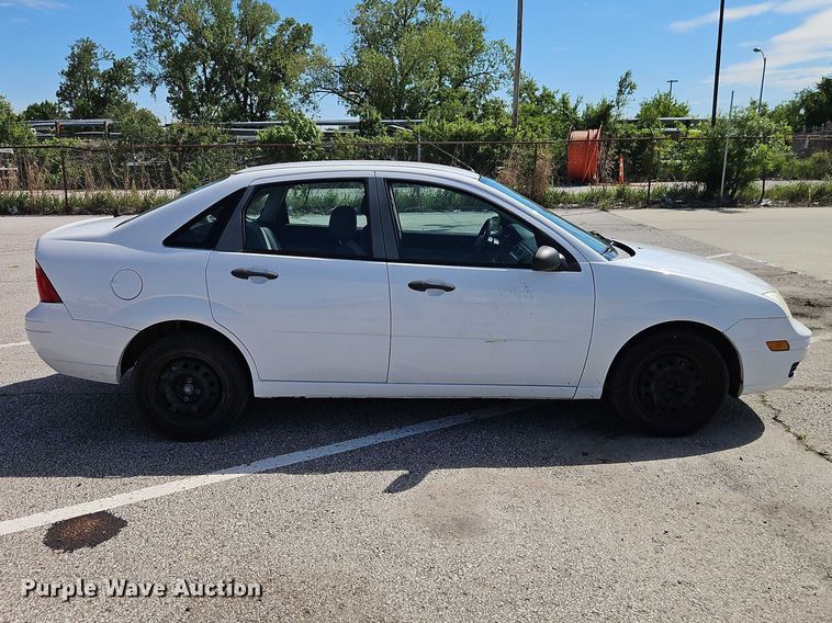 image for item FN5637 2007 Ford Focus ZX4 