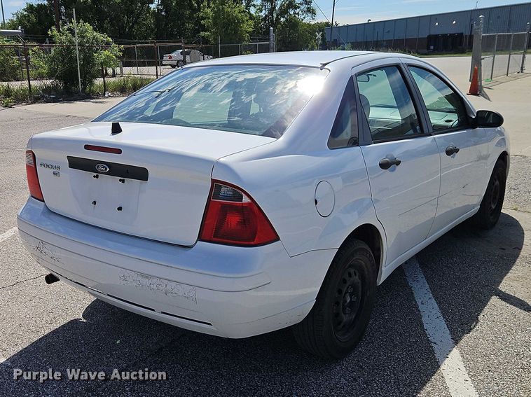 image for item FN5637 2007 Ford Focus ZX4 