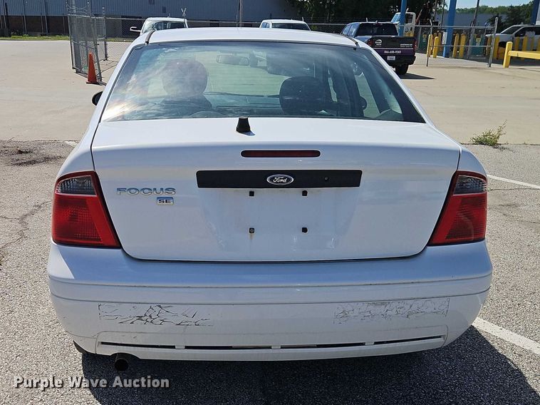 image for item FN5637 2007 Ford Focus ZX4 