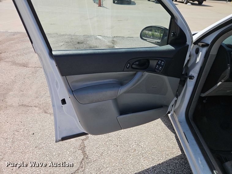 image for item FN5637 2007 Ford Focus ZX4 