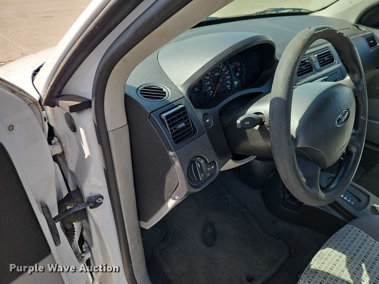 image for item FN5637 2007 Ford Focus ZX4 