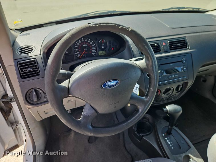 image for item FN5637 2007 Ford Focus ZX4 