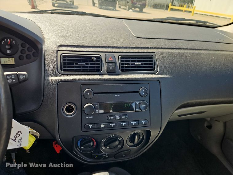 image for item FN5637 2007 Ford Focus ZX4 