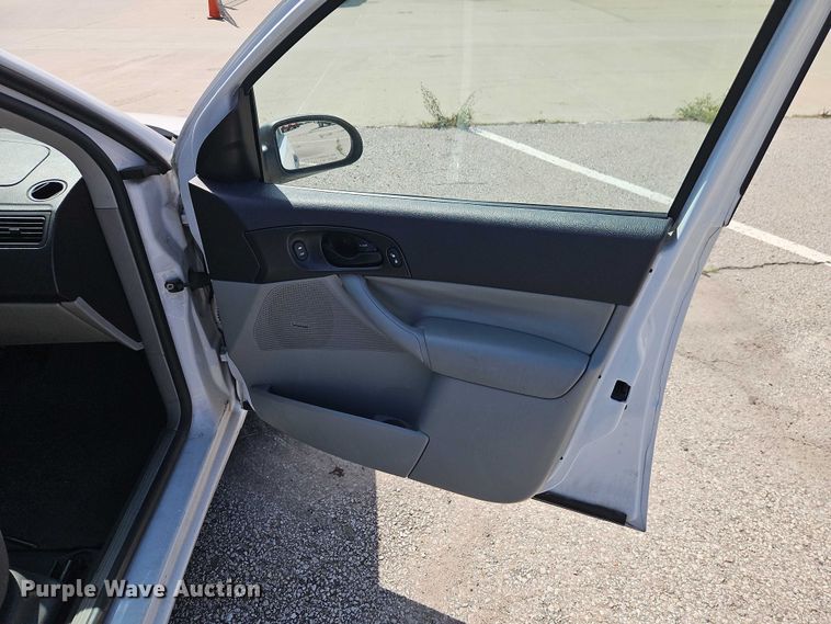 image for item FN5637 2007 Ford Focus ZX4 