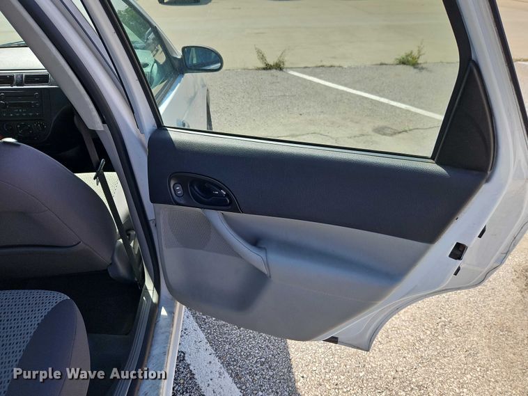 image for item FN5637 2007 Ford Focus ZX4 