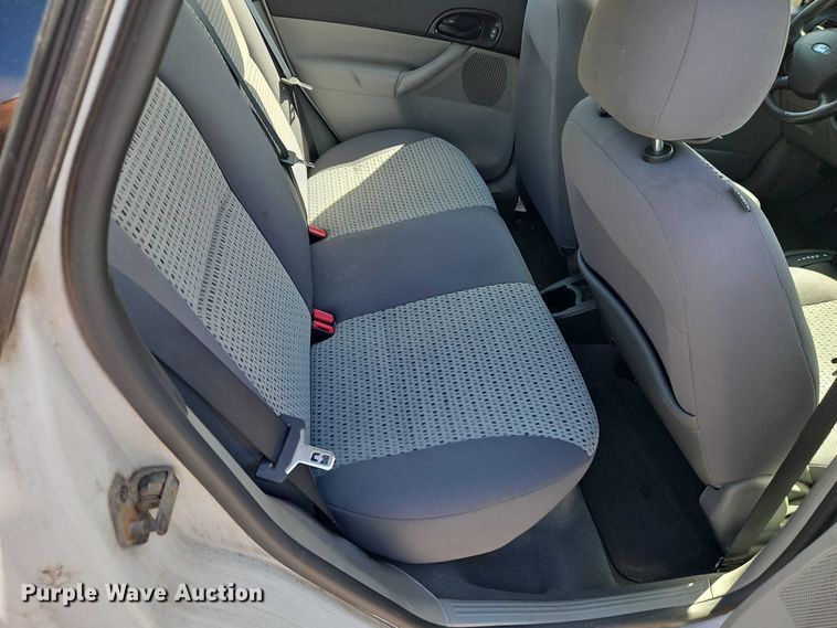 image for item FN5637 2007 Ford Focus ZX4 