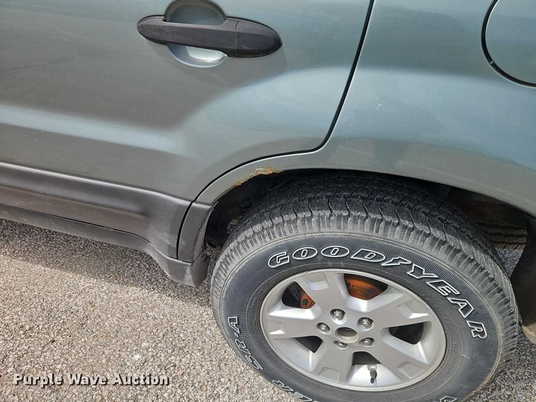 image for item FN5639 2005 Ford Escape XLT SUV