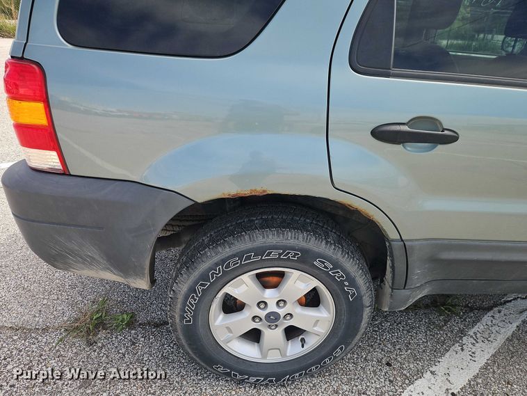image for item FN5639 2005 Ford Escape XLT SUV
