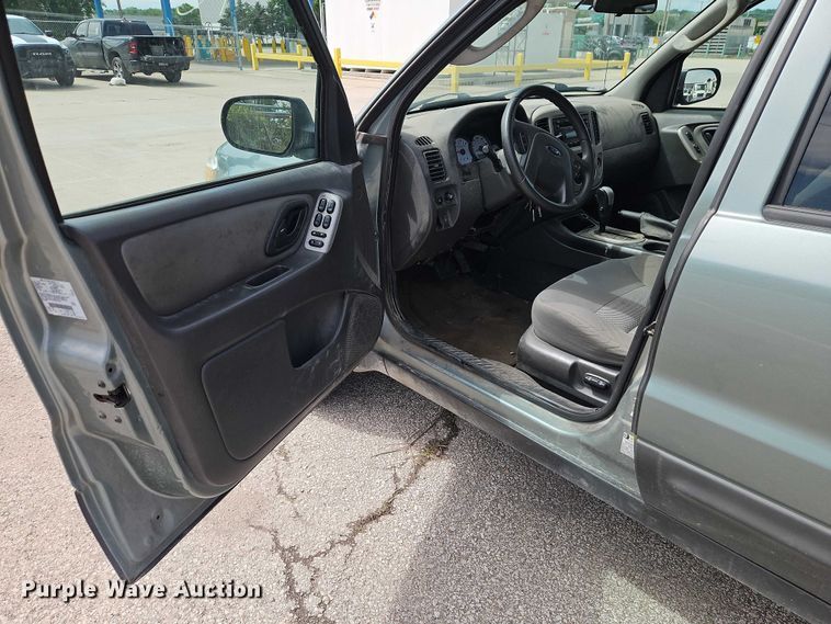 image for item FN5639 2005 Ford Escape XLT SUV