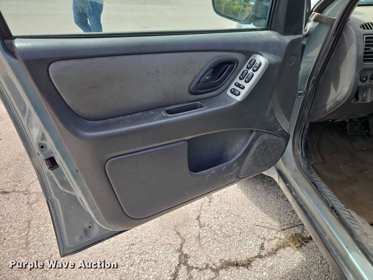 image for item FN5639 2005 Ford Escape XLT SUV