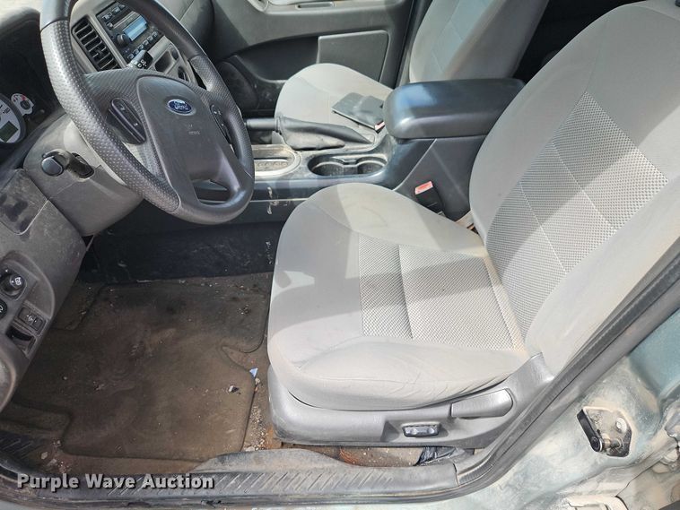 image for item FN5639 2005 Ford Escape XLT SUV
