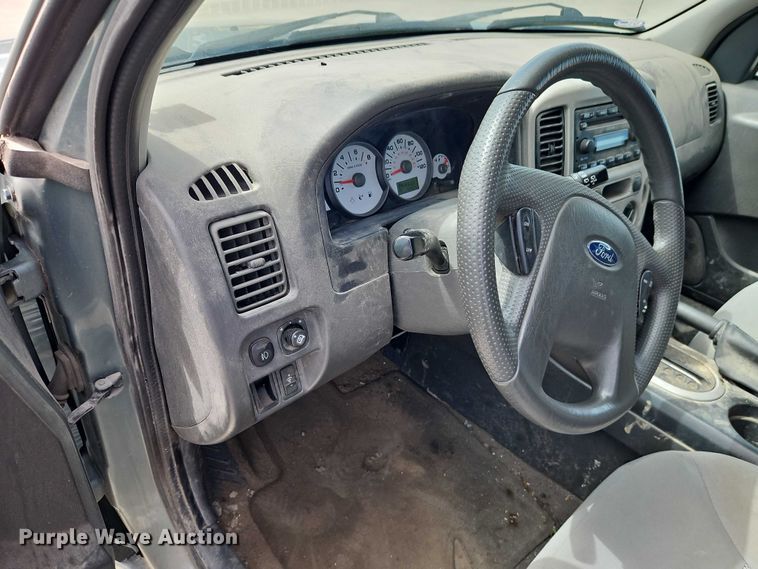 image for item FN5639 2005 Ford Escape XLT SUV