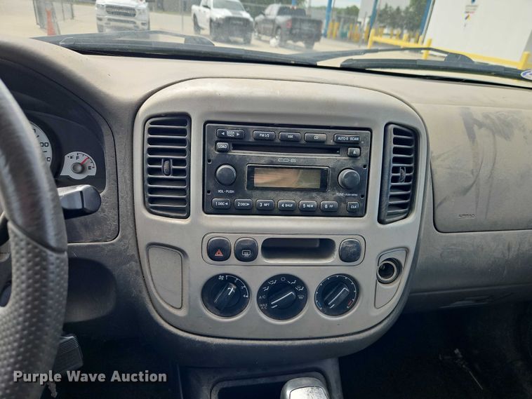 image for item FN5639 2005 Ford Escape XLT SUV