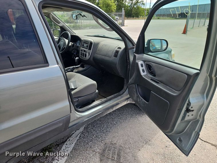 image for item FN5639 2005 Ford Escape XLT SUV