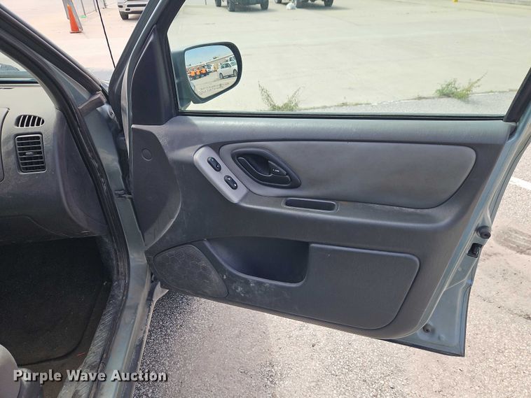 image for item FN5639 2005 Ford Escape XLT SUV