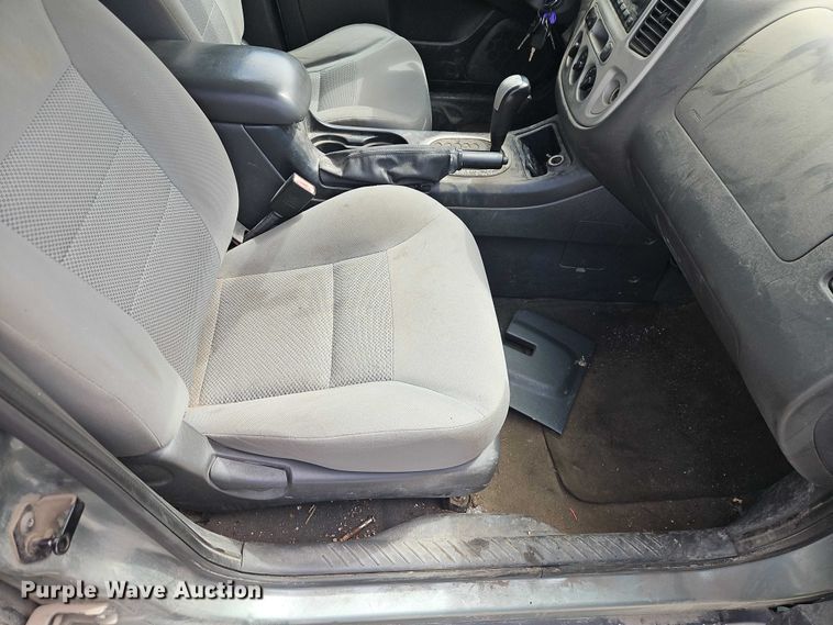 image for item FN5639 2005 Ford Escape XLT SUV