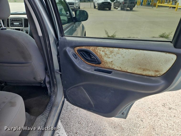 image for item FN5639 2005 Ford Escape XLT SUV