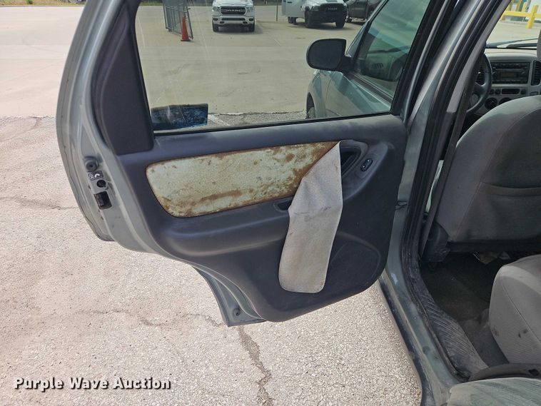 image for item FN5639 2005 Ford Escape XLT SUV