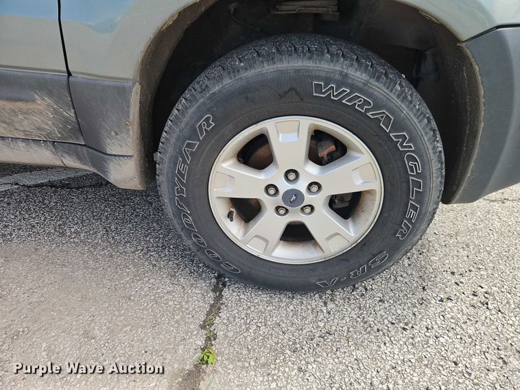 image for item FN5639 2005 Ford Escape XLT SUV