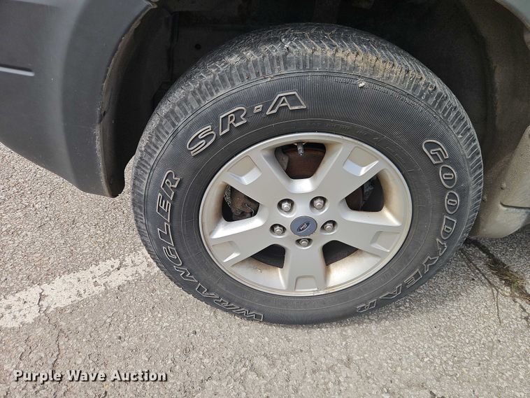 image for item FN5639 2005 Ford Escape XLT SUV