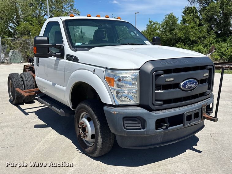 image for item FN5649 2016 Ford F350 pickup truck cab and chassis