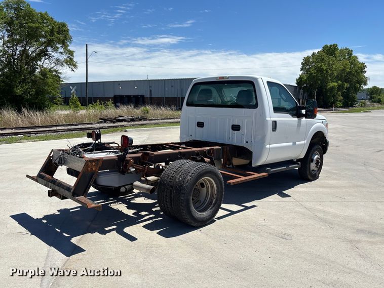 image for item FN5649 2016 Ford F350 pickup truck cab and chassis