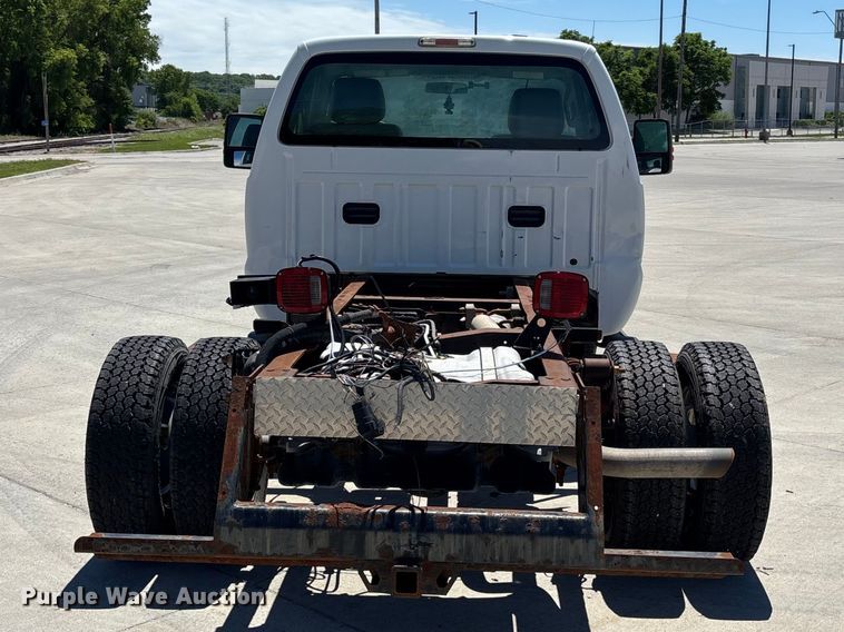 image for item FN5649 2016 Ford F350 pickup truck cab and chassis