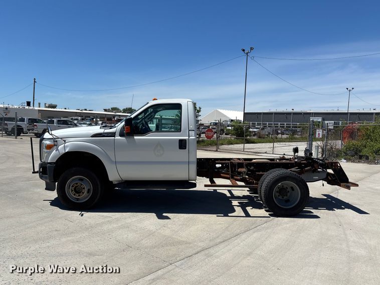 image for item FN5649 2016 Ford F350 pickup truck cab and chassis