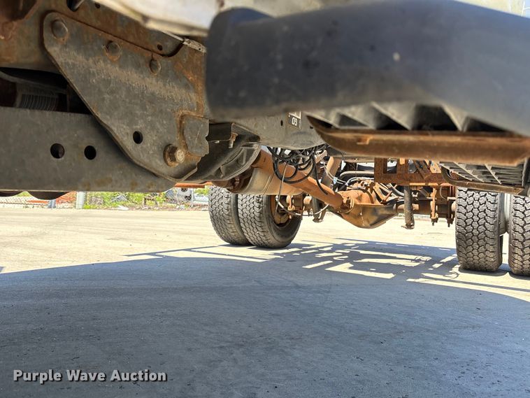 image for item FN5649 2016 Ford F350 pickup truck cab and chassis