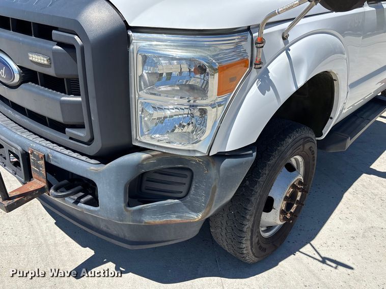image for item FN5649 2016 Ford F350 pickup truck cab and chassis