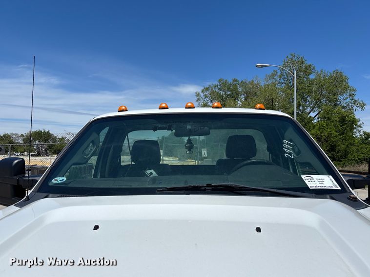 image for item FN5649 2016 Ford F350 pickup truck cab and chassis