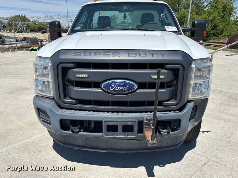 image for item FN5649 2016 Ford F350 pickup truck cab and chassis