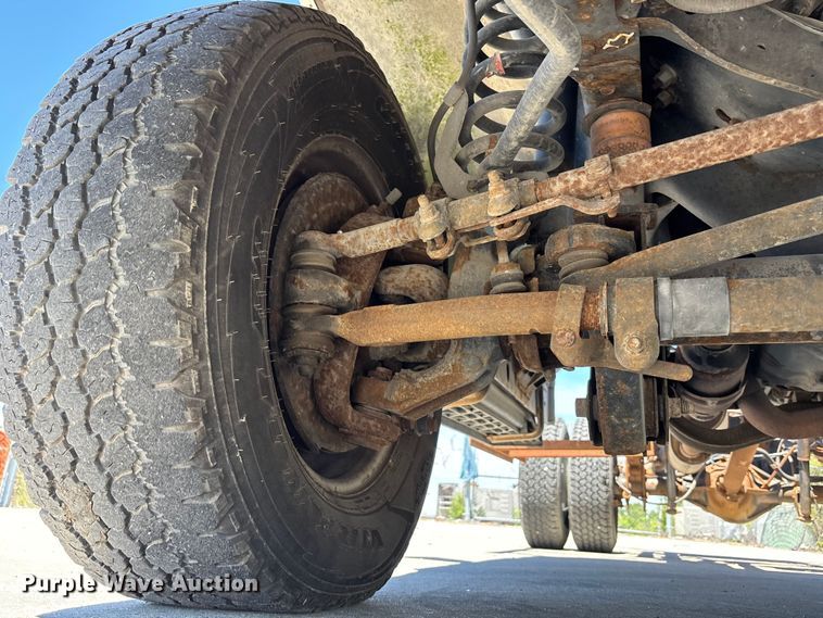 image for item FN5649 2016 Ford F350 pickup truck cab and chassis
