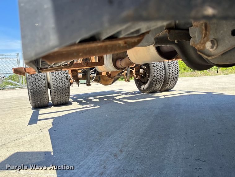 image for item FN5649 2016 Ford F350 pickup truck cab and chassis