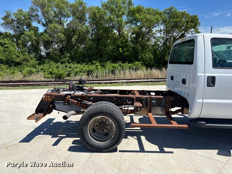 image for item FN5649 2016 Ford F350 pickup truck cab and chassis