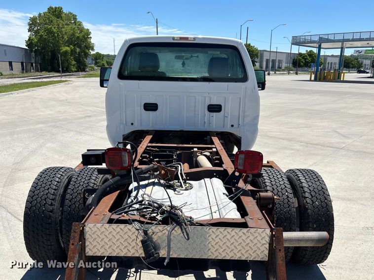 image for item FN5649 2016 Ford F350 pickup truck cab and chassis