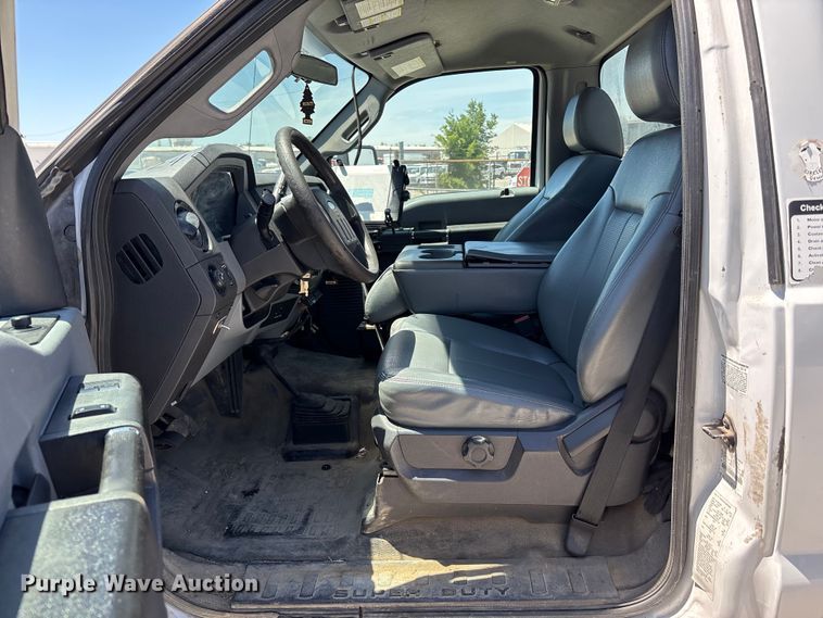 image for item FN5649 2016 Ford F350 pickup truck cab and chassis