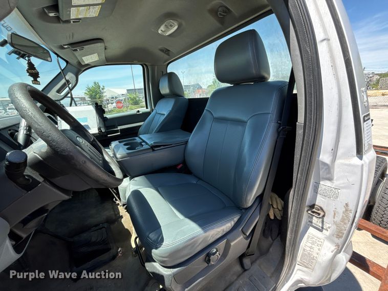 image for item FN5649 2016 Ford F350 pickup truck cab and chassis