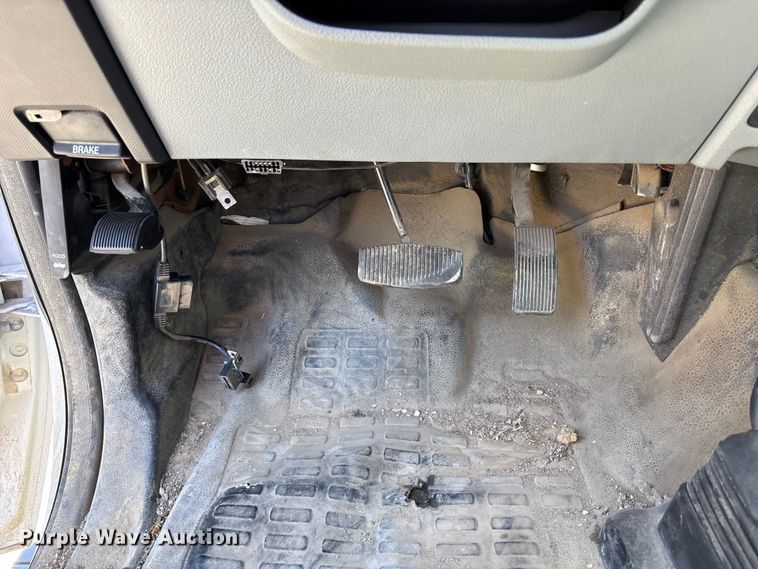 image for item FN5649 2016 Ford F350 pickup truck cab and chassis