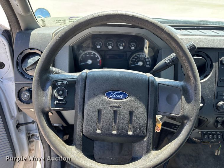 image for item FN5649 2016 Ford F350 pickup truck cab and chassis